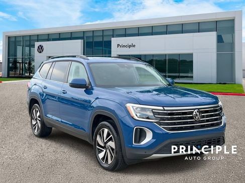 Used 2026 Volkswagen Atlas SE w/ Panoramic Sunroof Package FWD image 3