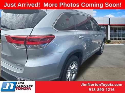 Used 2019 Toyota Highlander Limited FWD image 5