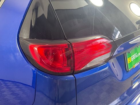 Used 2018 Chrysler Pacifica Touring-L FWD image 34