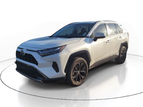 Used 2022 Toyota RAV4 SE AWD/4WD image 3