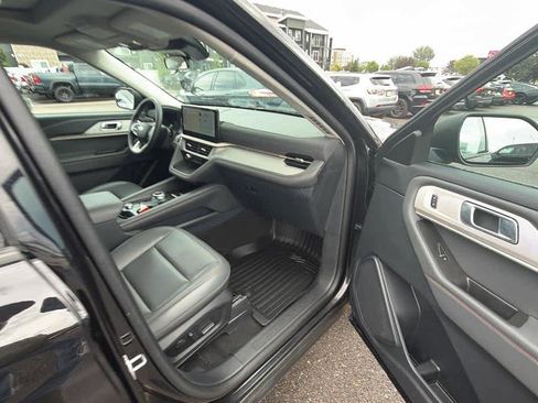 Used 2025 Ford Explorer Active w/ Active Comfort Package AWD/4WD image 30