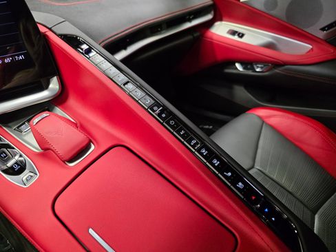 Used 2022 Chevrolet Corvette Stingray Preferred Cpe w/ Z51 Performance Package RWD image 29