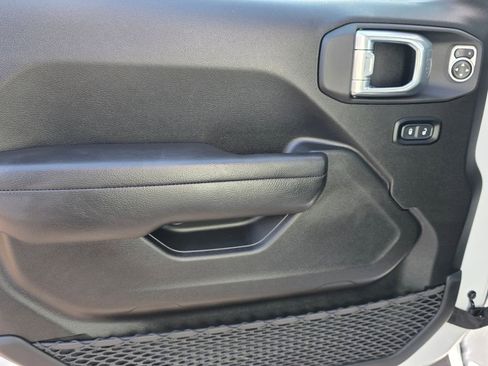 Used 2024 Jeep Wrangler Willys image 14