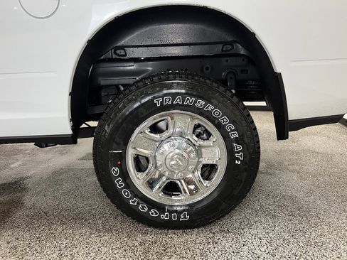 Used 2024 RAM 2500 Tradesman w/ Chrome Appearance Group image 23