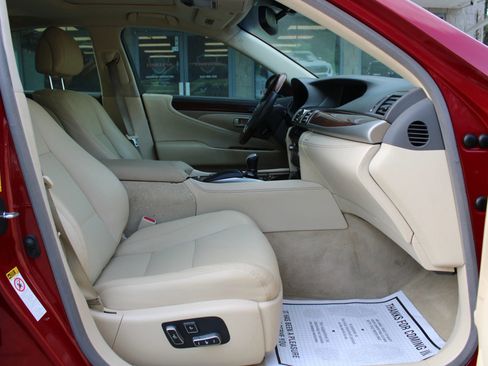 Used 2013 Lexus LS 460 w/ Comfort Pkg RWD image 7
