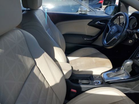 Used 2016 Buick Cascada Premium image 2