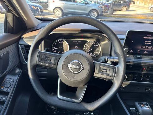 Used 2023 Nissan Rogue S image 34