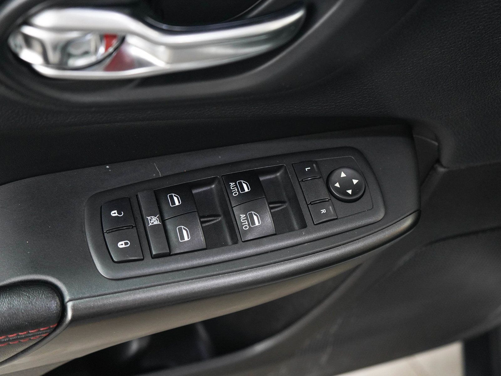Used 2019 Jeep Cherokee Trailhawk w/ Cold Weather Group AWD/4WD image 19
