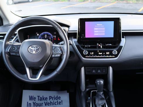 Used 2024 Toyota Corolla Cross XLE FWD image 26