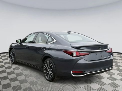 Used 2024 Lexus ES 250 w/ Premium Package image 4