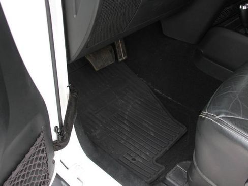 Used 2016 Jeep Wrangler Sahara AWD/4WD image 27