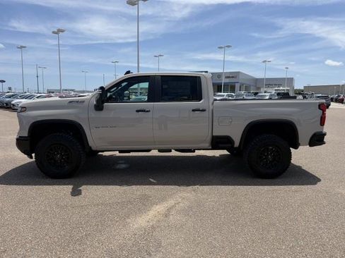 New 2026 Chevrolet Silverado 2500 ZR2 AWD/4WD image 6