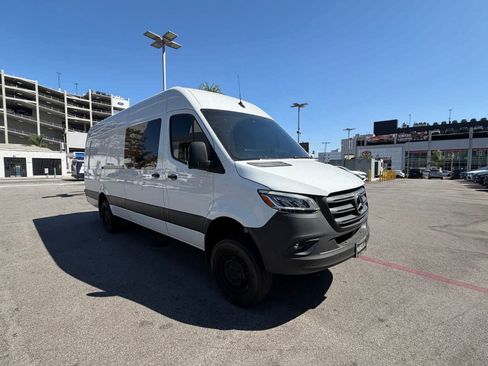 Used 2024 Mercedes-Benz Sprinter 2500 image 5