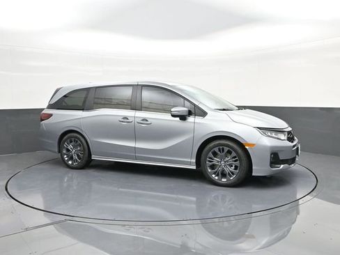 New 2026 Honda Odyssey Touring image 17