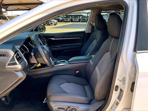 Used 2021 Toyota Camry LE image 6
