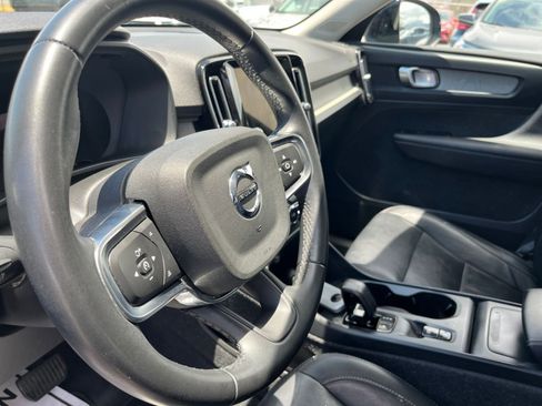 Used 2024 Volvo XC40 B5 Core AWD/4WD image 36