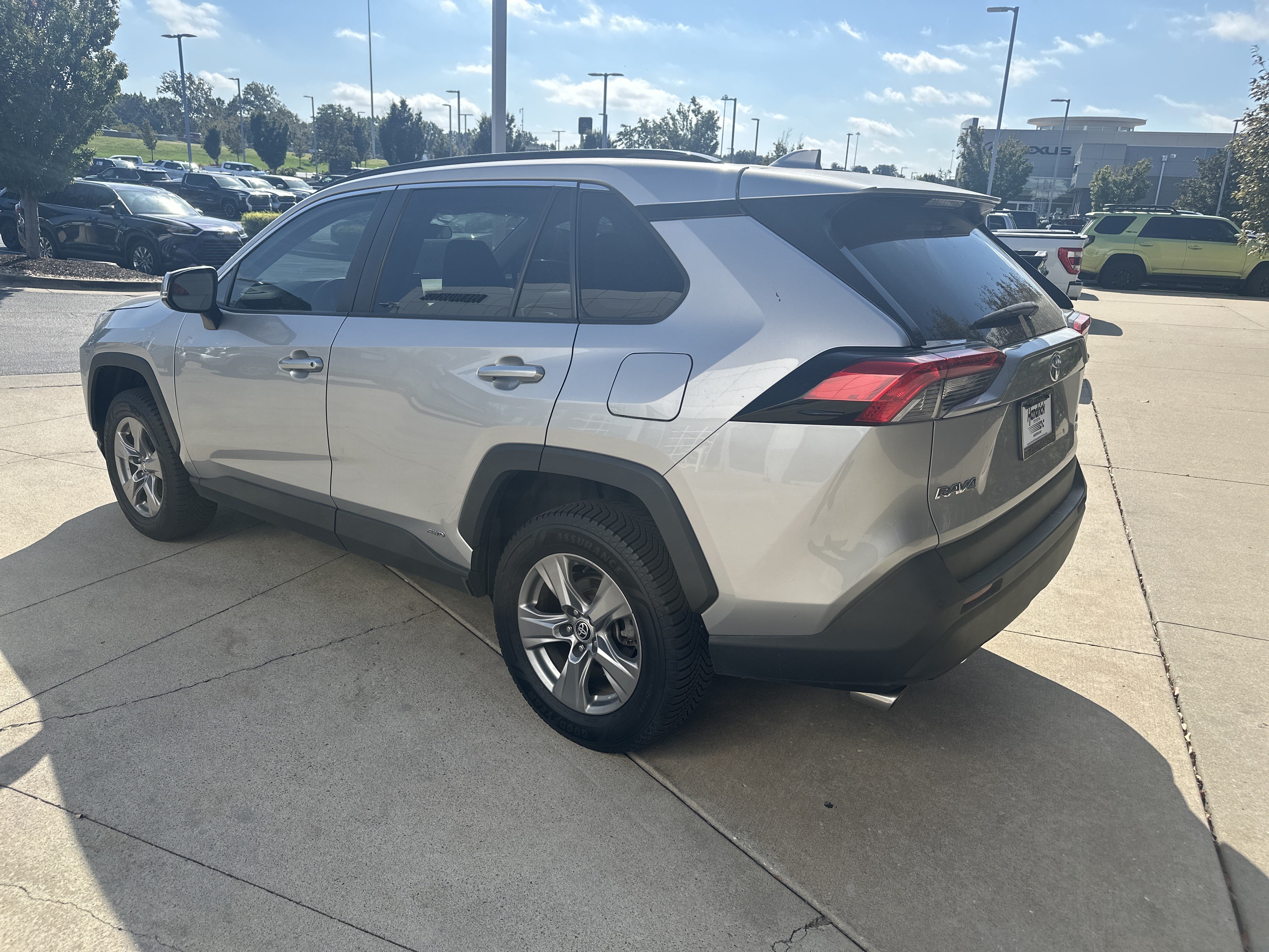 Used 2022 Toyota RAV4 XLE w/ Convenience Package AWD/4WD image 7