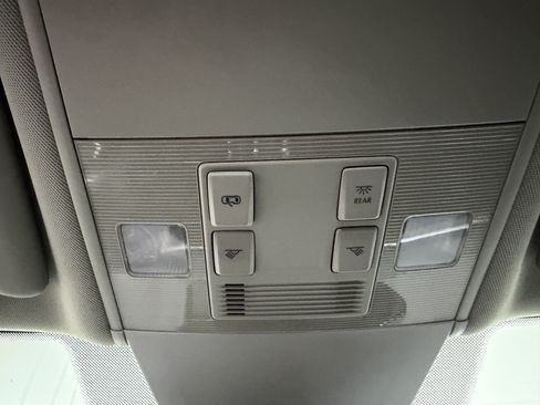 Used 2018 Volkswagen Atlas SE FWD image 18