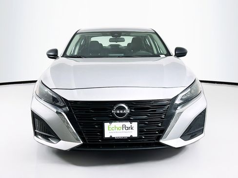 Used 2024 Nissan Altima 2.5 SV FWD image 2