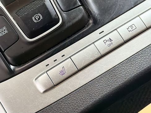 Used 2024 Kia Carnival LX FWD image 20
