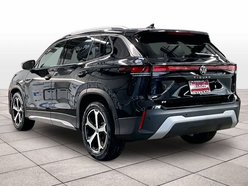 New 2026 Volkswagen Tiguan SE FWD image 3