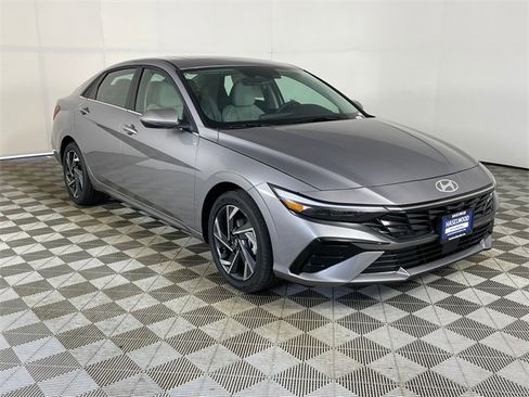 New 2025 Hyundai Elantra Limited image 26