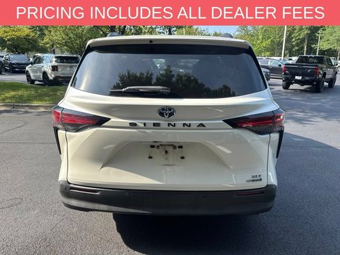Used 2021 Toyota Sienna XLE FWD image 17