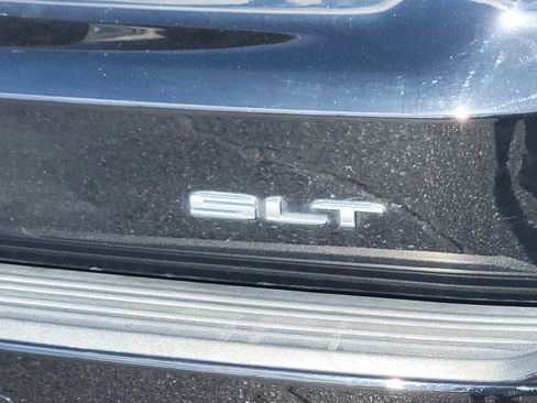 Used 2022 GMC Yukon SLT w/ SLT Premium Package image 14