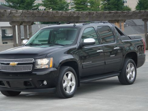Used 2012 Chevrolet Avalanche LT w/ All-Star Edition image 23