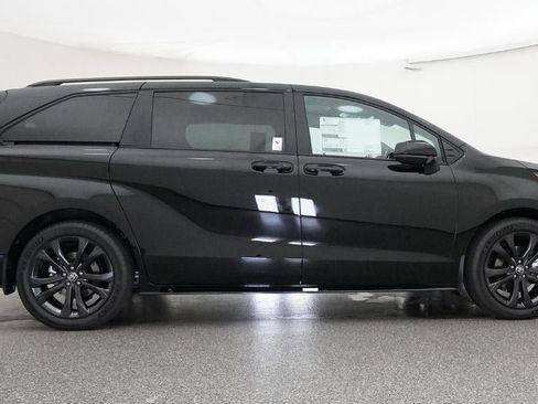 New 2026 Toyota Sienna XSE FWD image 27