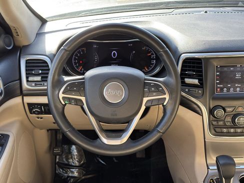 Used 2019 Jeep Grand Cherokee Laredo image 37