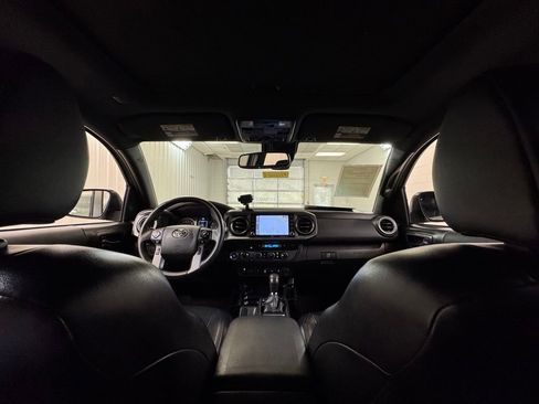 Used 2021 Toyota Tacoma TRD Off-Road w/ TRD Premium Off Road Package image 17