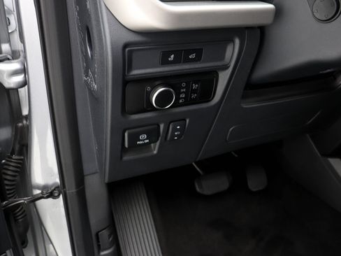 Used 2023 Ford Expedition Max XLT image 22