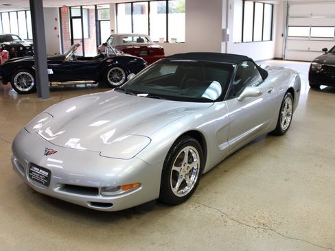 Used 2004 Chevrolet Corvette Convertible w/ Preferred Equipment Group image 10