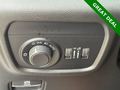 Used 2023 Jeep Grand Cherokee Altitude AWD/4WD image 21