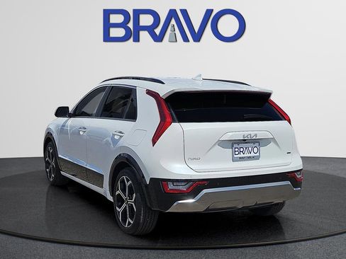 Used 2025 Kia Niro SX Touring image 5