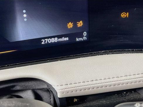Used 2024 Nissan Ariya AWD image 11
