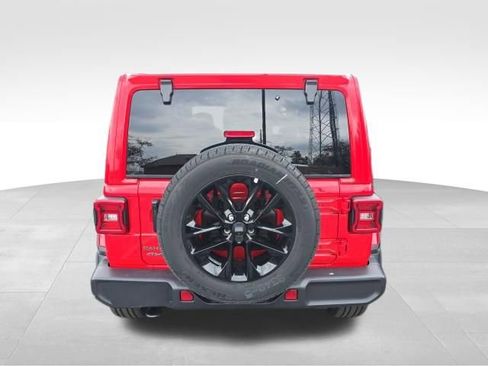 Used 2025 Jeep Wrangler Unlimited Sahara image 4
