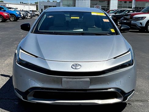 Used 2023 Toyota Prius XLE FWD image 2