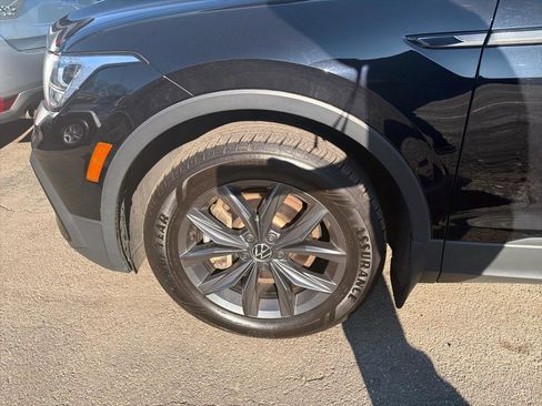 Used 2022 Volkswagen Tiguan SE w/ Panoramic Sunroof Package AWD/4WD image 15