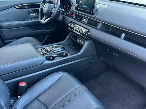 Used 2023 Honda Pilot Touring image 17