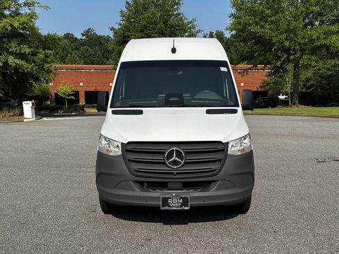 Used 2025 Mercedes-Benz Sprinter 2500 image 3