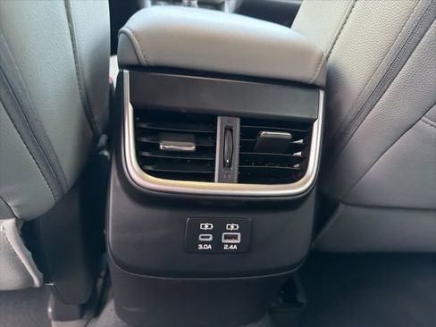 Used 2023 Subaru Outback Premium image 9