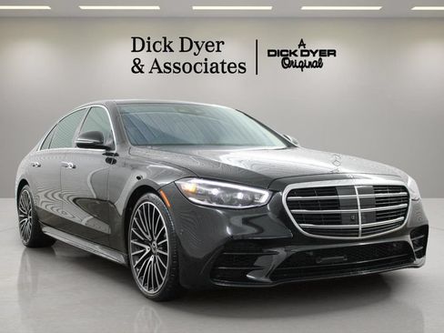 Used 2022 Mercedes-Benz S 580 4MATIC Sedan image 1
