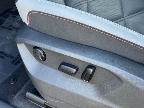 Used 2025 Volkswagen Atlas Peak Edition SE image 18