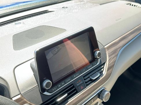 Used 2025 Nissan Altima 2.5 SV FWD image 24