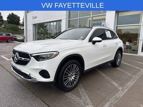 Used 2025 Mercedes-Benz GLC 300 4MATIC image 3