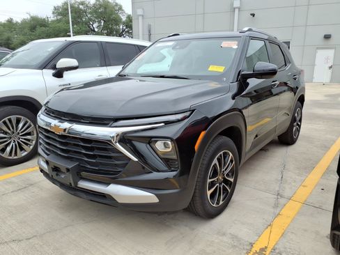 Used 2025 Chevrolet TrailBlazer LT AWD/4WD image 1
