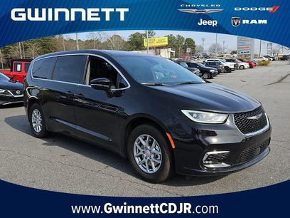 New 2026 Chrysler Pacifica Select