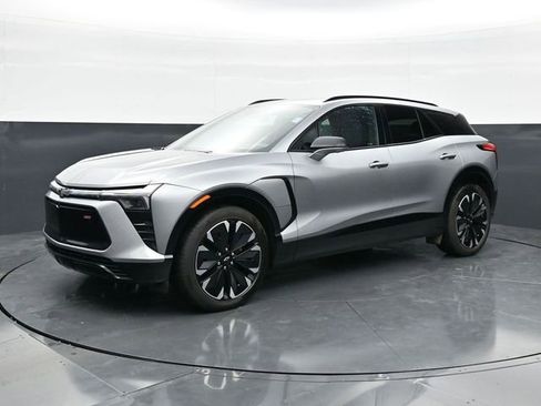 Used 2024 Chevrolet Blazer EV RS AWD/4WD image 3